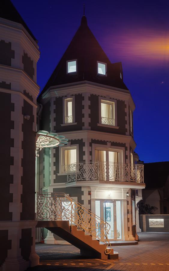 Castello Boutique Hotel Чачак Экстерьер фото